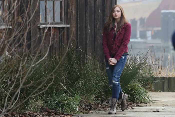 chloe grace moretz red violet jacket actress hollywood 2k