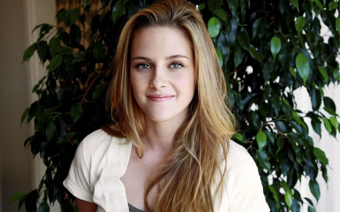smiling kristen stewart actress hollywood
