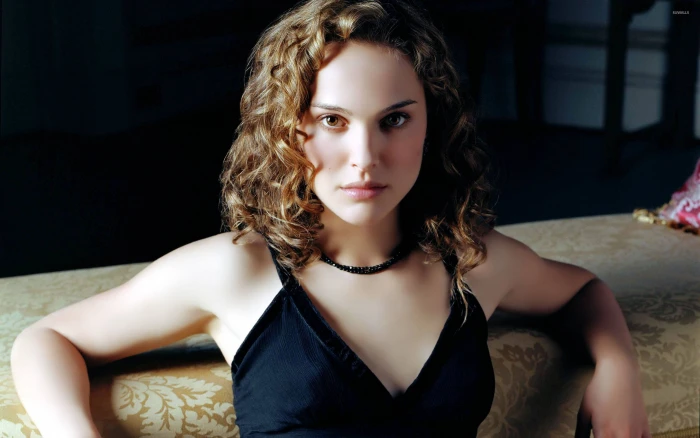 natalie portman in a curly blonde hair actress hollywood 2k