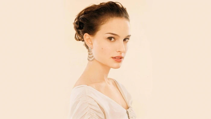 natalie portman in a pink background actress hollywood