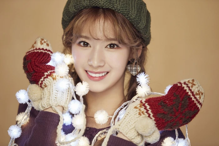 K pop Twice women Asian singer Christmas warm colors 2k