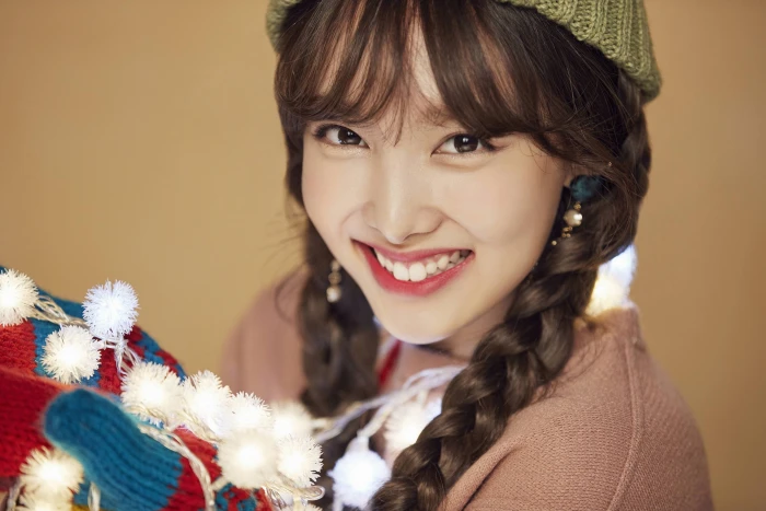K pop Twice women Asian singer Christmas warm colors 2k