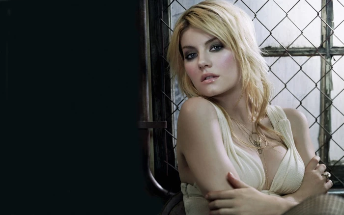 actress Blonde cleavage Elisha Cuthbert women