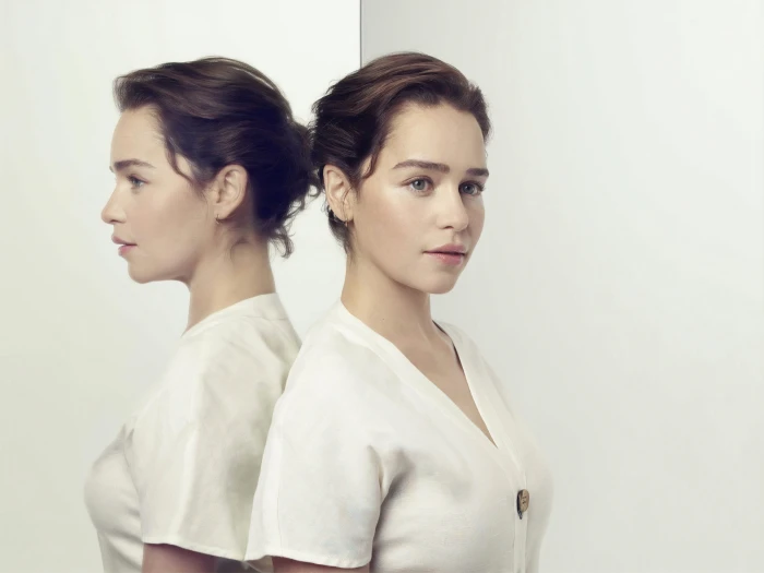 Actresses Emilia Clarke Brunette English Girl Mirror Reflection 2k