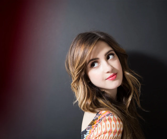 actress women looking over shoulder Laura Marano 2k