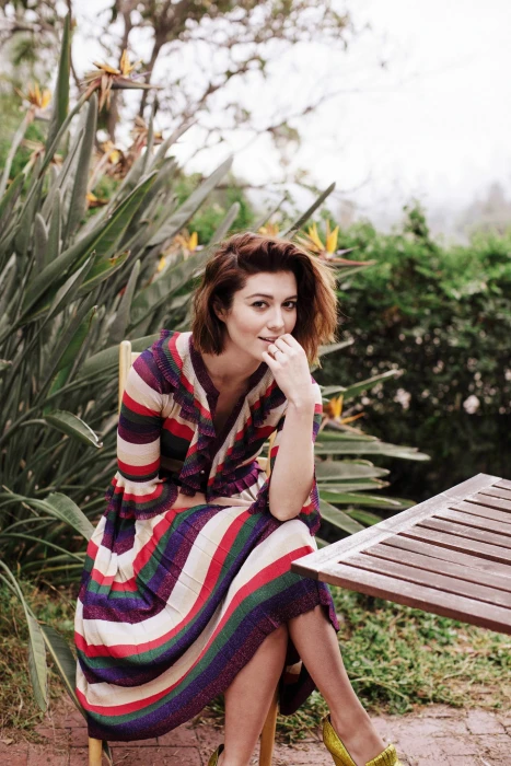 actress women Mary Elizabeth Winstead brunette looking at viewer