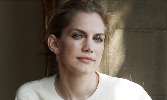 Anna Chlumsky actress brunette pink lipstick green eyes 2k