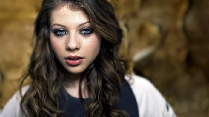 Michelle Trachtenberg wavy hair blue eyes brunette women