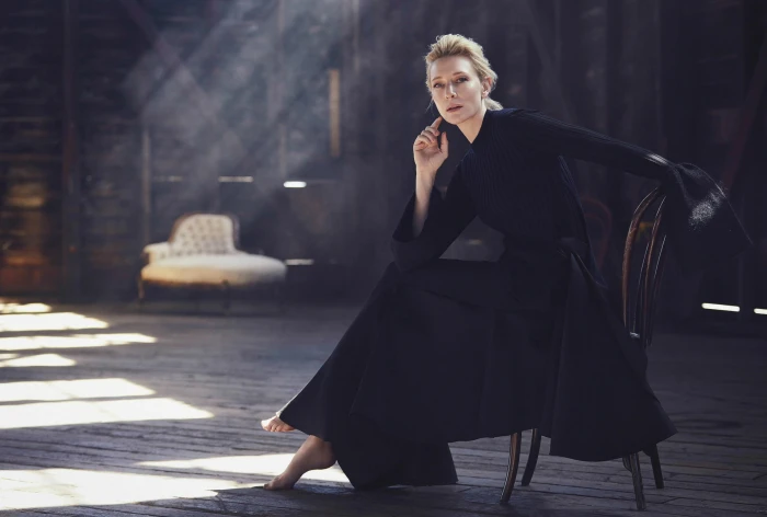 pose dress actress hairstyle blonde photographer sitting 2k