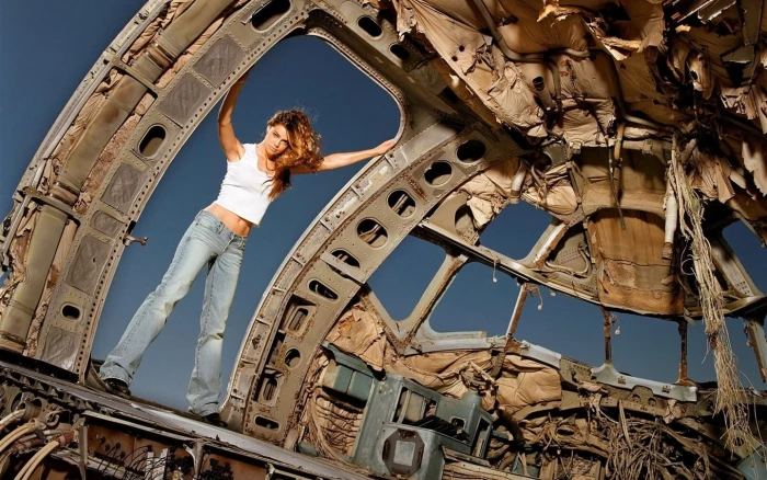 women celebrity long hair looking at viewer belly Denise Richards