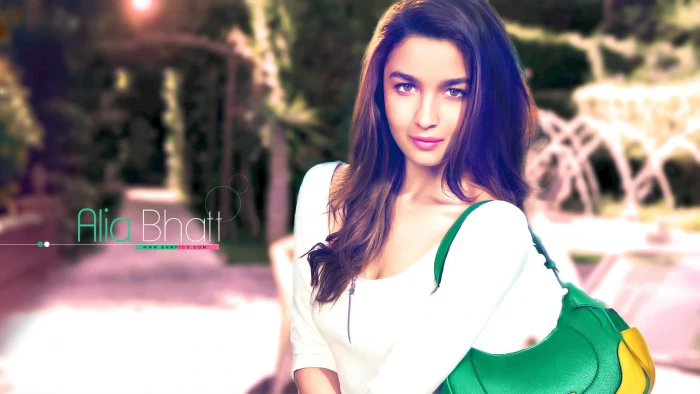 Alia Bhatt With Green Purse alia bhatt female celebrities bollywood