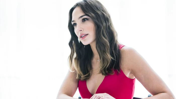 Gal Gadot model actress brown eyes Israeli brunette portrait