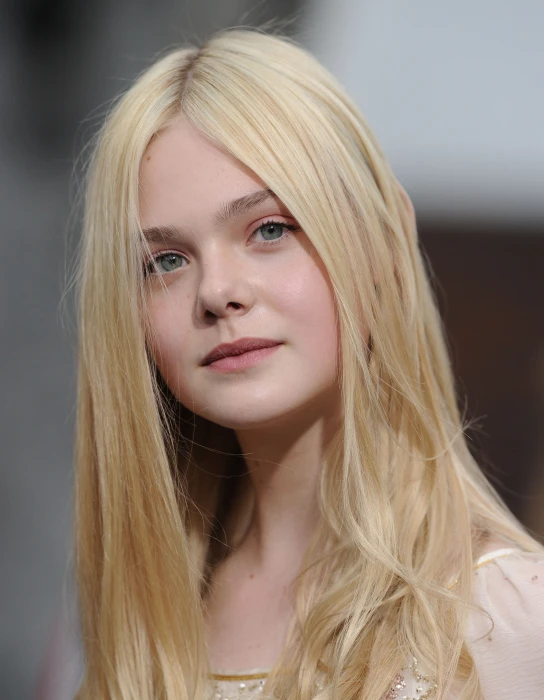 Elle Fanning women blonde actress celebrity looking at viewer 2k