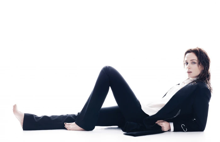 Emily Blunt actress women barefoot 2k