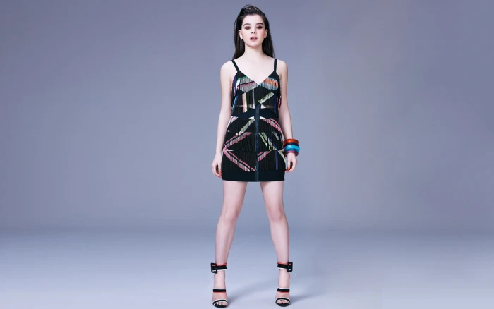 Hailee Steinfeld brunette actress singer dress gray background 2k