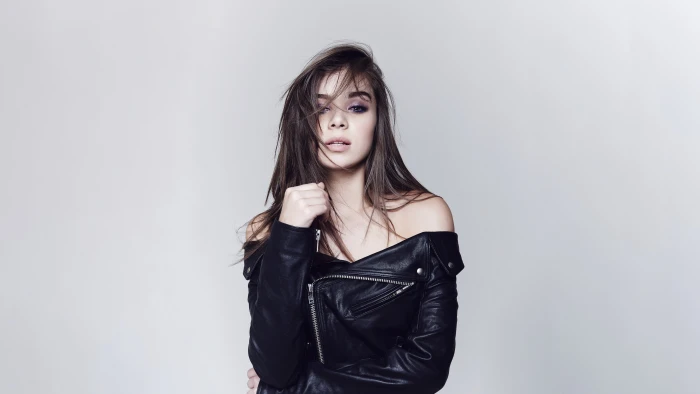 Hailee Steinfeld celebrity women brunette looking at viewer 2k