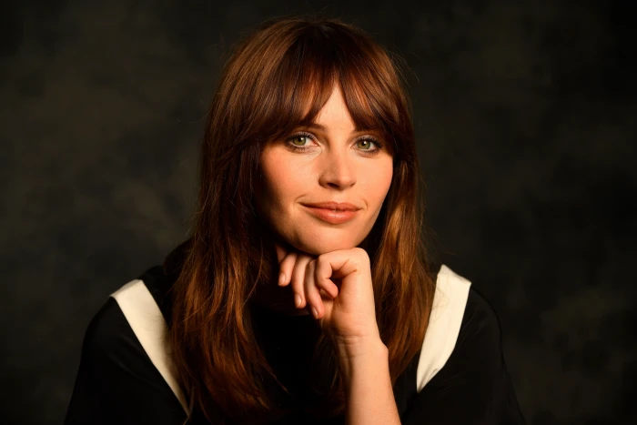 Felicity Jones actress redhead smiling long hair looking at viewer 2k 4k