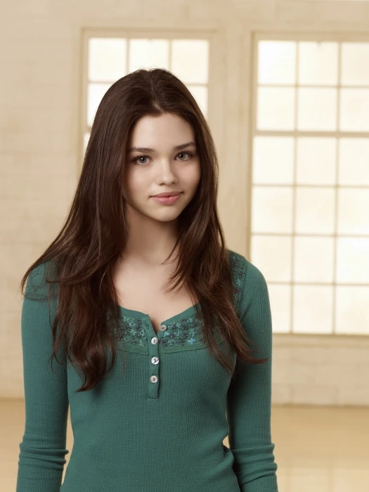 India Eisley women actress green eyes long hair dark