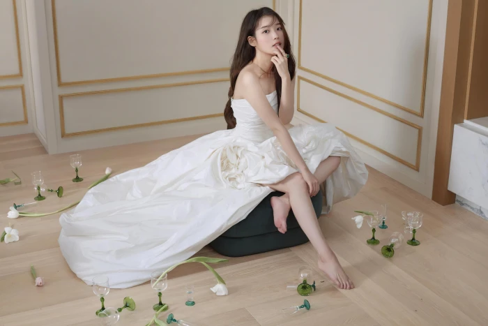 IU barefoot K pop korean women actress 2k 4k