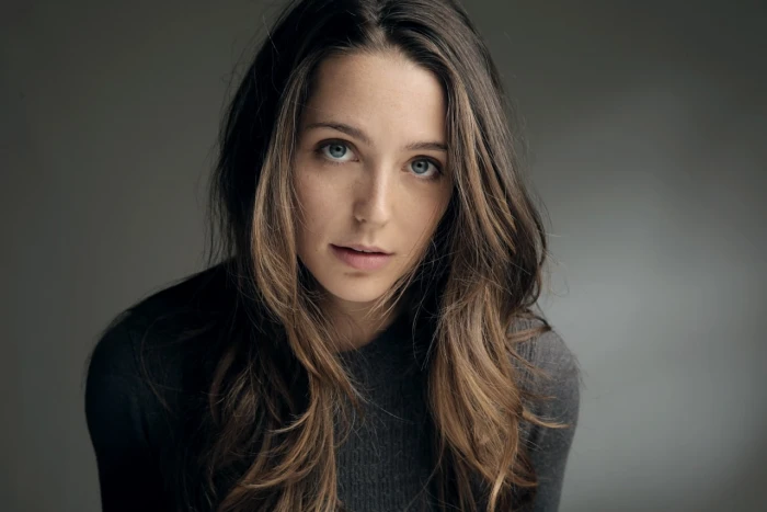 Jessica Rothe women actress blue eyes long hair face simple background
