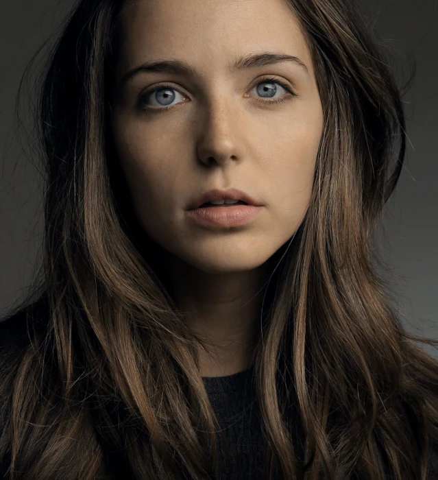 Jessica Rothe women actress face blue eyes brunette simple background