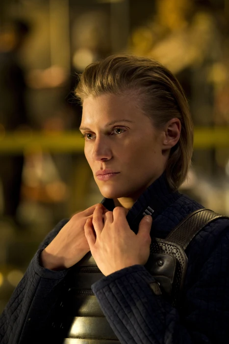 Katee Sackhoff women actress looking into the distance armor 2k