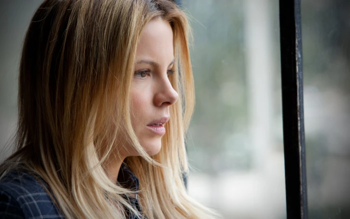 Kate Beckinsale Serious blonde celebrity actress celebs cool girl 2k