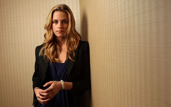 Kristen Stewart actress women blonde long hair looking at viewer 2k