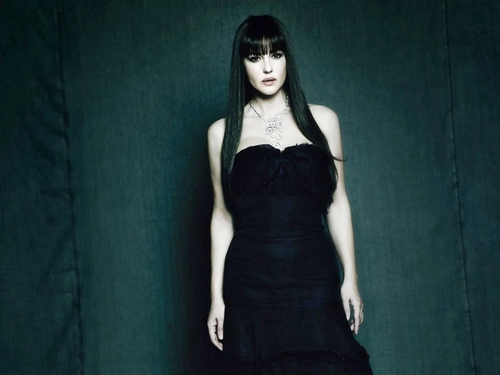 Monica Bellucci women actress black hair clothing