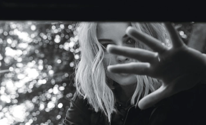 Margot Robbie women monochrome actress looking at viewer