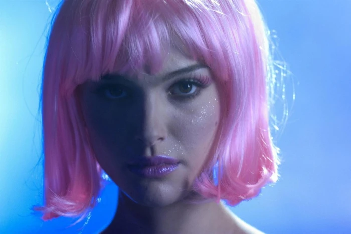 Natalie Portman pink hair closer movies wigs face actress