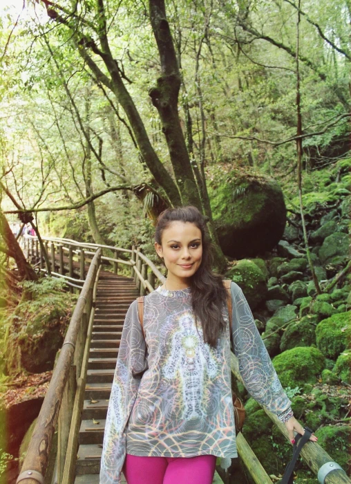 Nathalie Kelley model actress women tree looking at camera