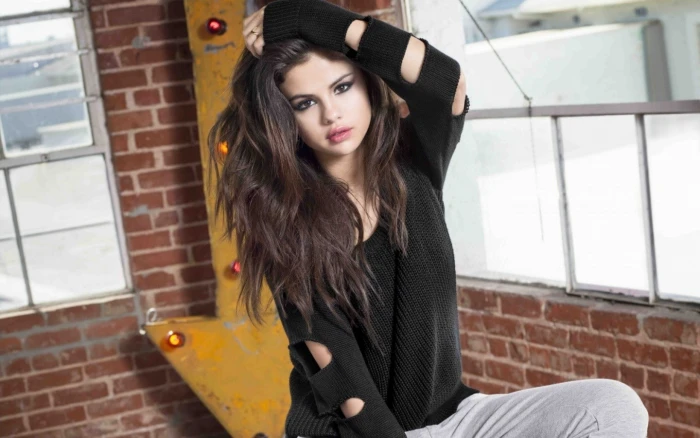 Selena Gomez women actress brunette pullover indoors