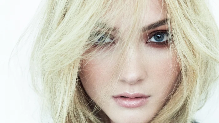 Skyler Samuels actress women blue eyes blonde hair in face