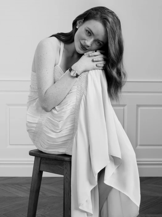 Sadie Sink women actress looking at viewer redhead monochrome 2k