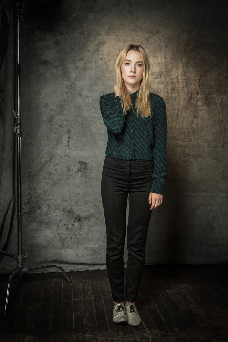 Saoirse Ronan actress blonde blue eyes women one person