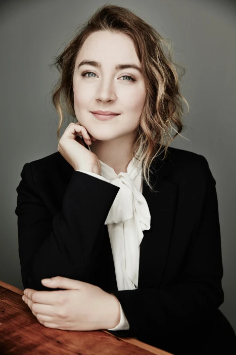 Saoirse Ronan looking at viewer actress 2k