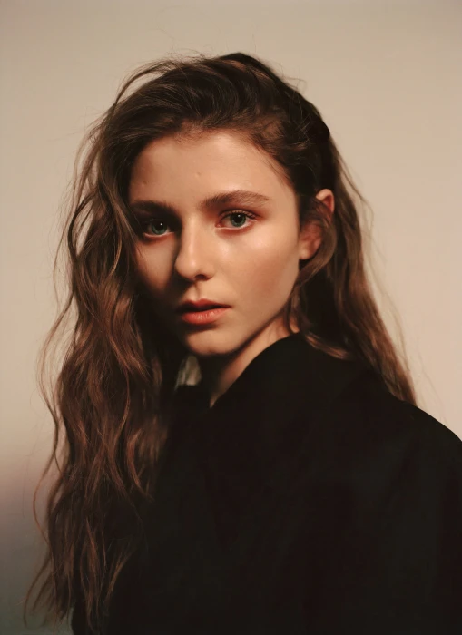 Thomasin McKenzie women actress long hair brunette blue eyes