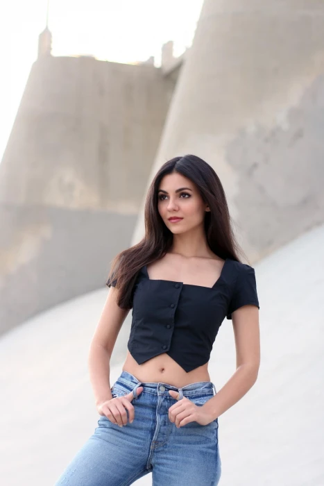 Victoria Justice women actress brunette long hair belly button