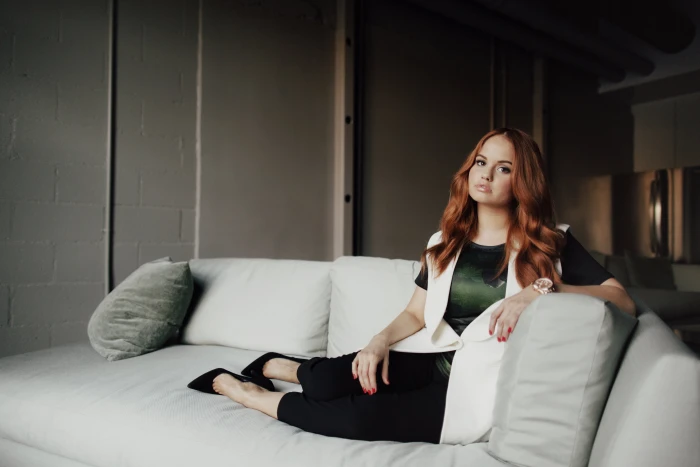 women actress redhead long hair Debby Ryan singer high heels 2k