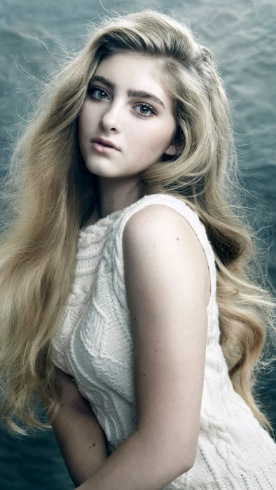Willow Shields Actress women's white knitted sleeveless dress
