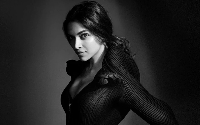 Woman Of The Year Deepika women's black top Female Celebrities