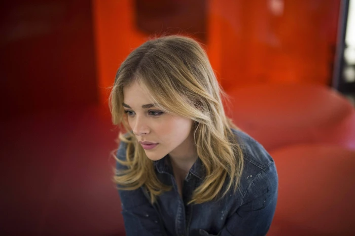 woman wearing gray button up dress shirt women blonde blurred 2k