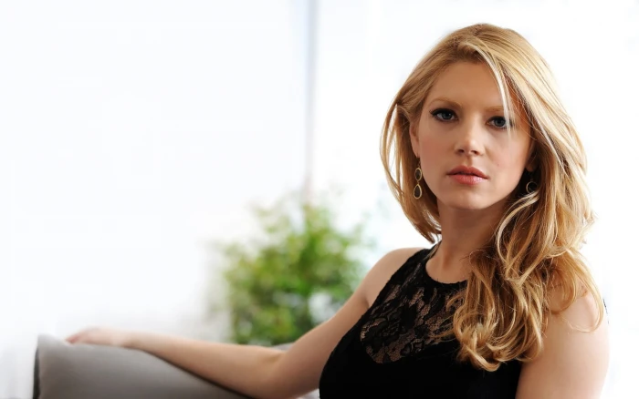 women blonde Katheryn Winnick face dress black actress