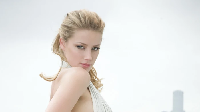women's white top Amber Heard blonde blue eyes bare shoulders 2k