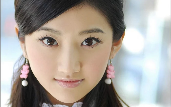 women's pair of pink and white earrings Actresses Jing Tian