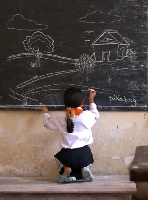 girl draw a house on chalkboard blackboard scenery school 2k
