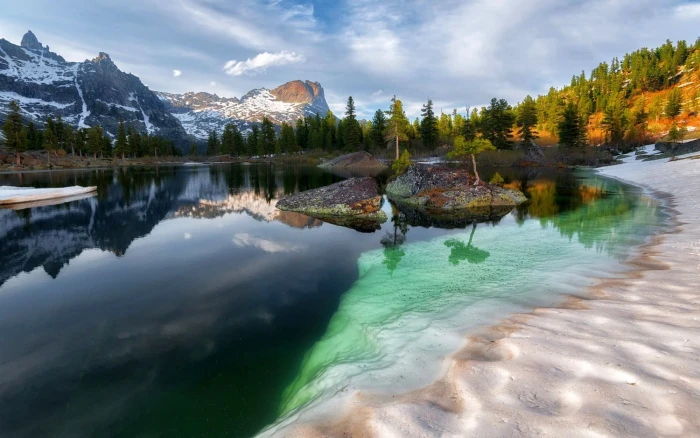 lake landscape nature Siberia summer mountains forest snowy peak 2k