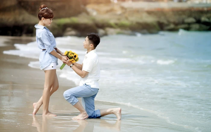 Love HD man proposing beside beach photography 2k