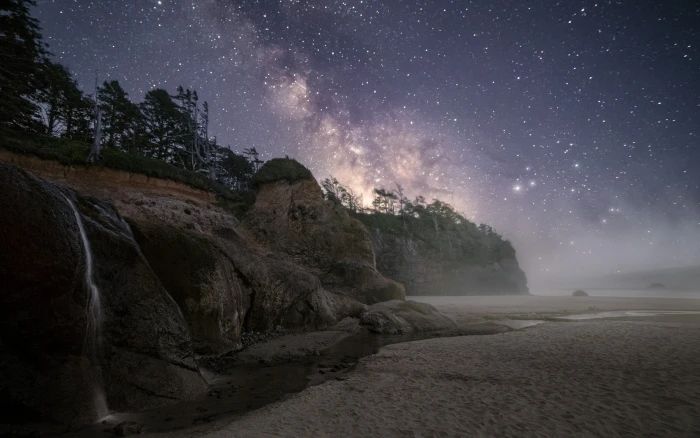 Milky Way nature landscape mist space beach starry night 2k